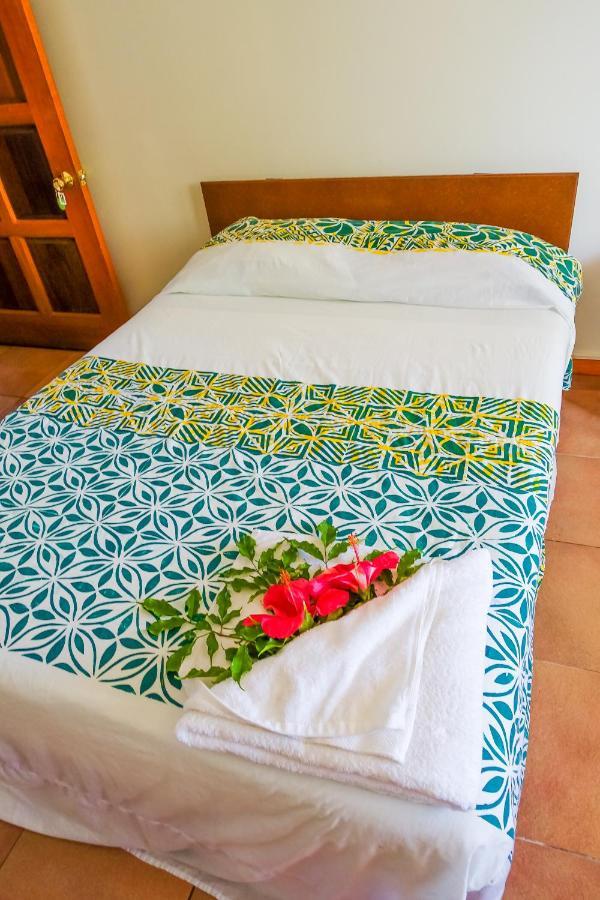 Lynn'S Getaway Hotel Апіа Екстер'єр фото