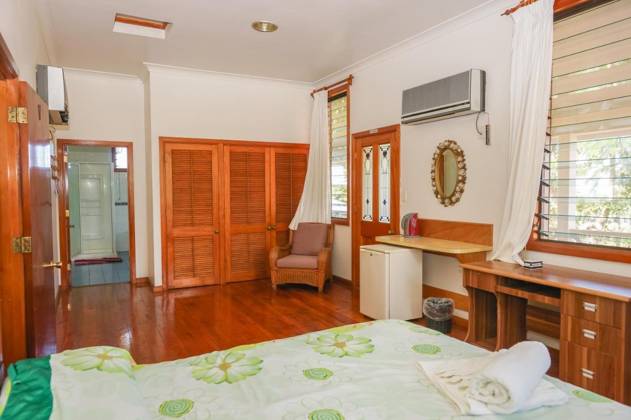 Lynn'S Getaway Hotel Апіа Екстер'єр фото