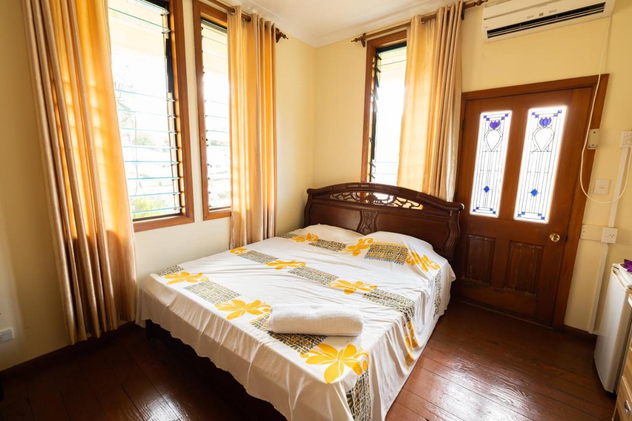 Lynn'S Getaway Hotel Апіа Екстер'єр фото