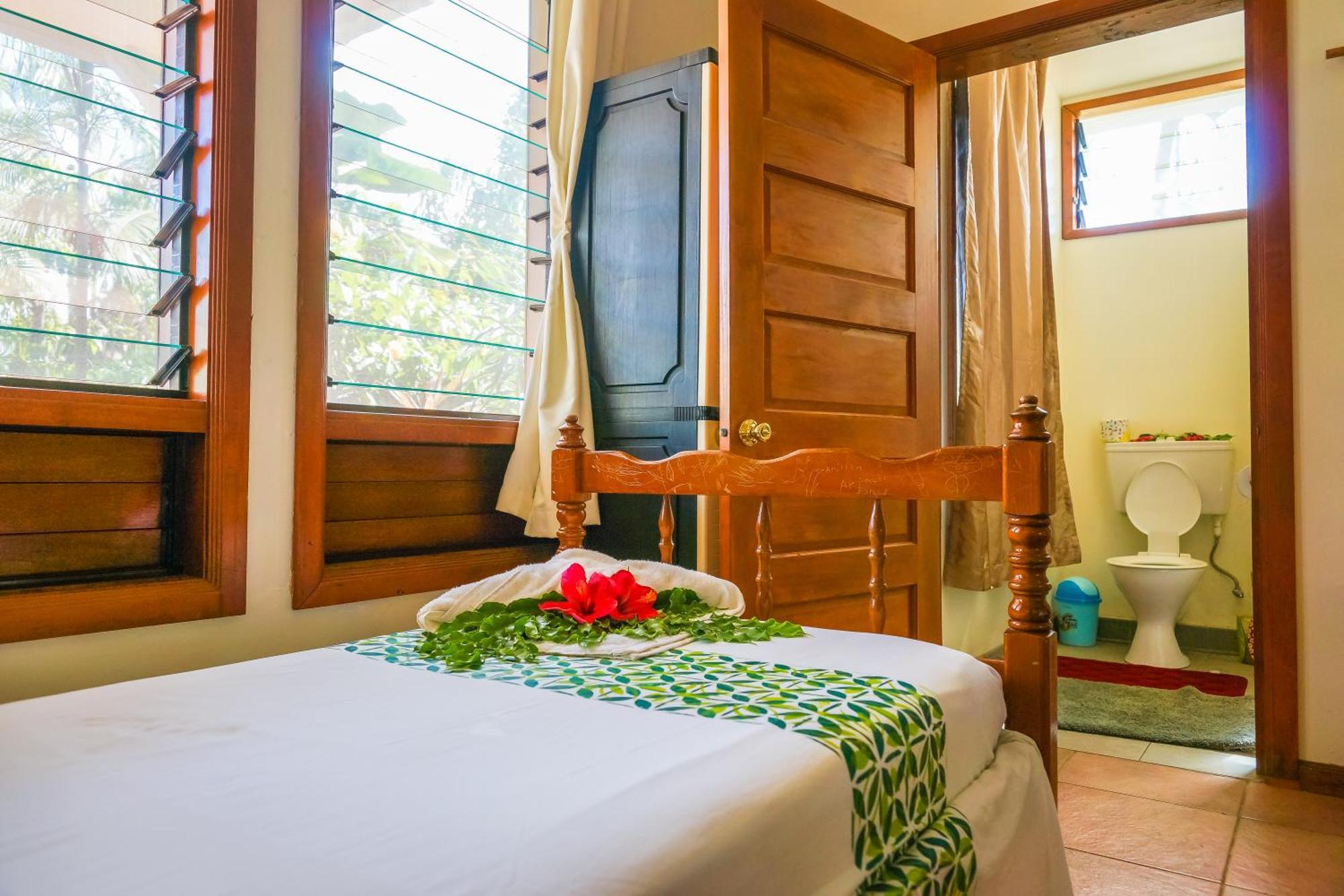 Lynn'S Getaway Hotel Апіа Екстер'єр фото