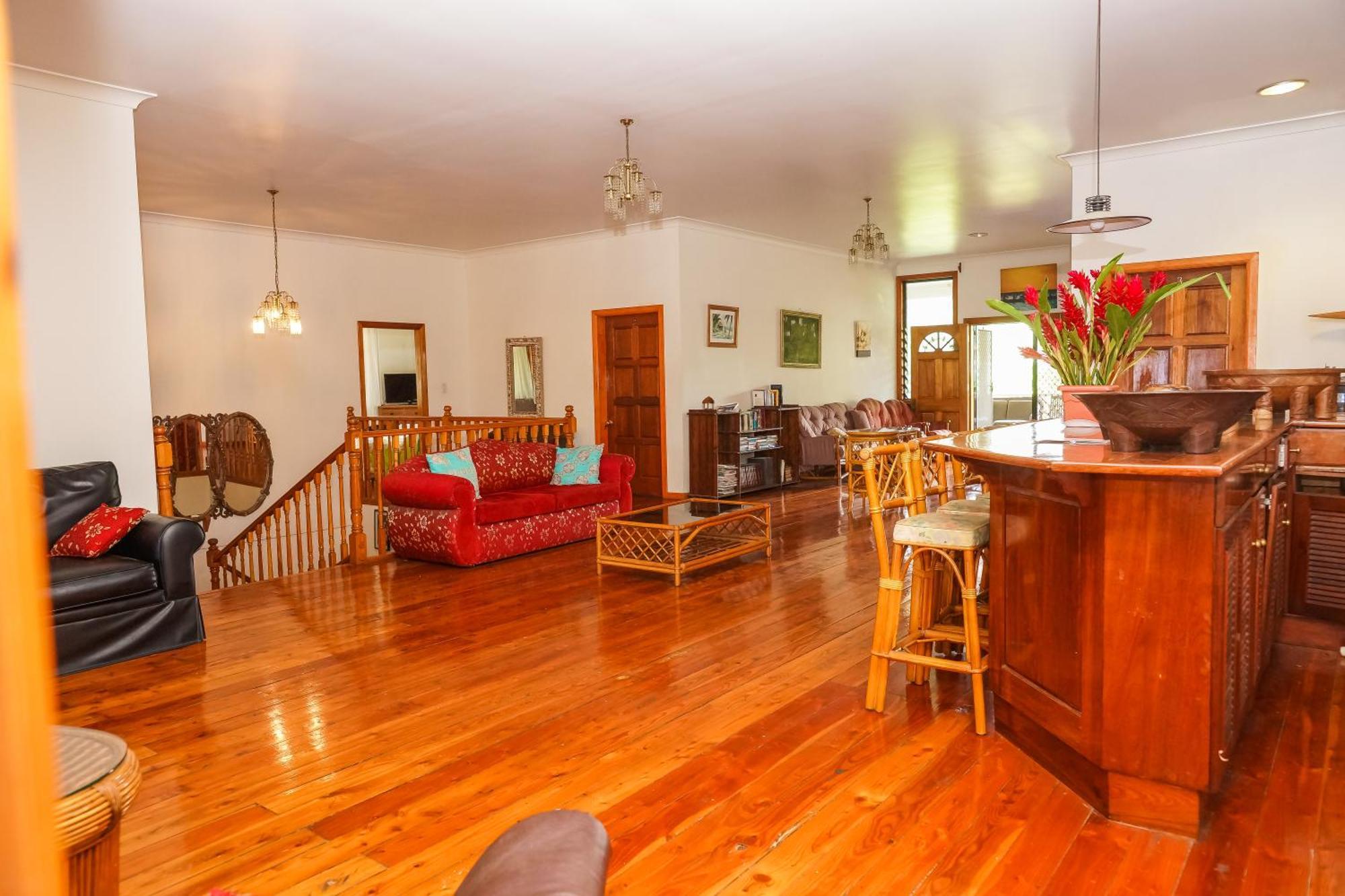 Lynn'S Getaway Hotel Апіа Екстер'єр фото