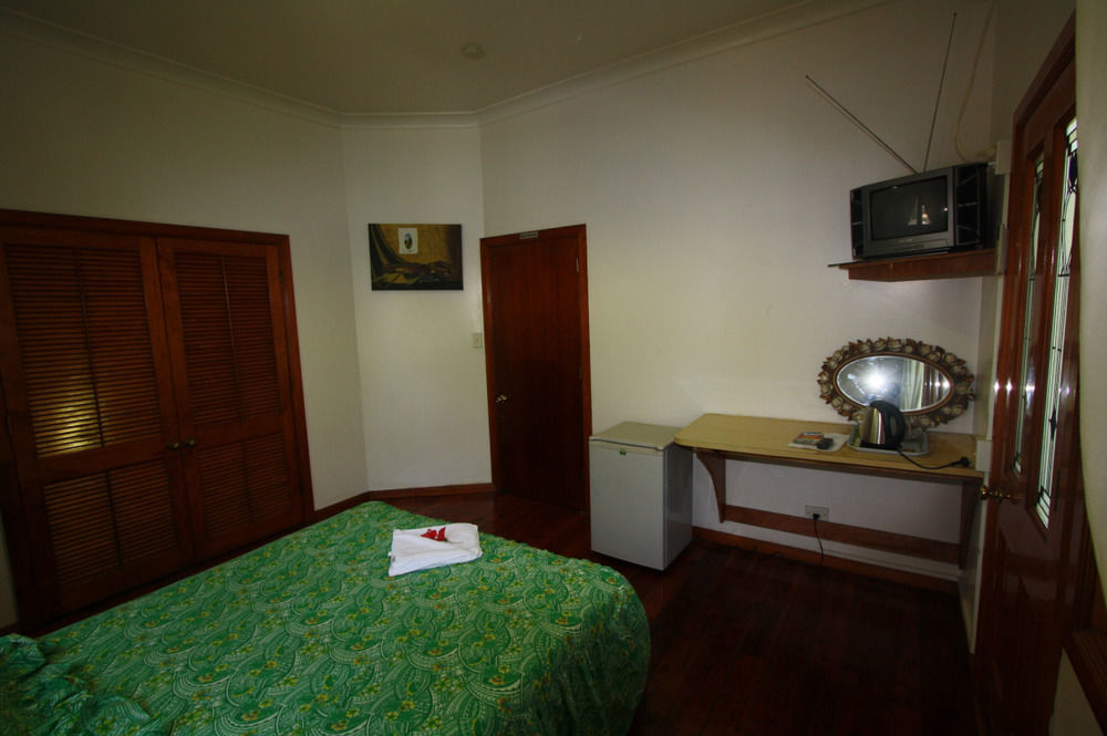 Lynn'S Getaway Hotel Апіа Екстер'єр фото