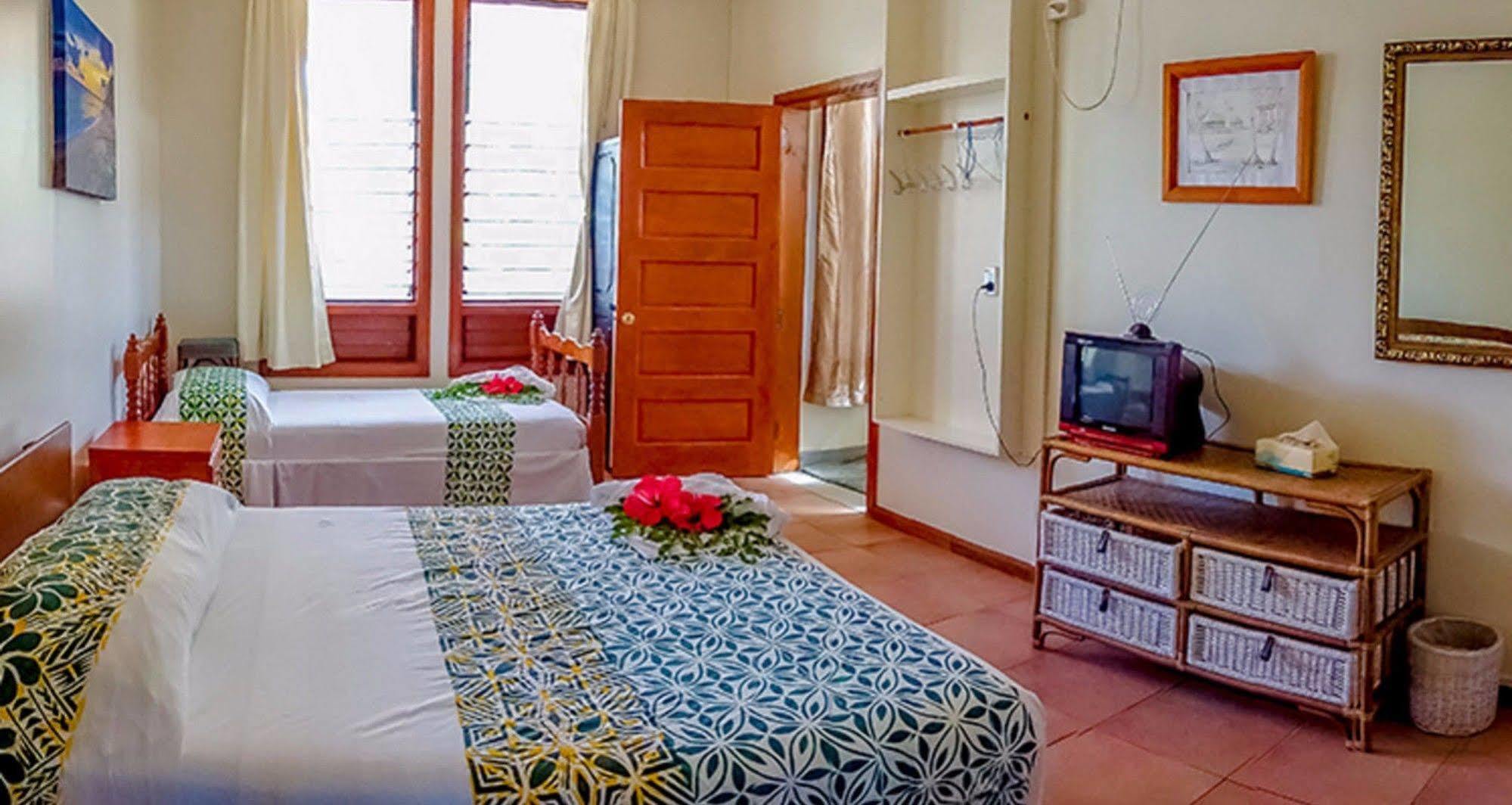 Lynn'S Getaway Hotel Апіа Екстер'єр фото