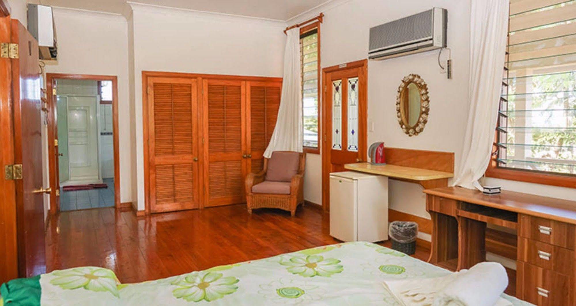 Lynn'S Getaway Hotel Апіа Екстер'єр фото