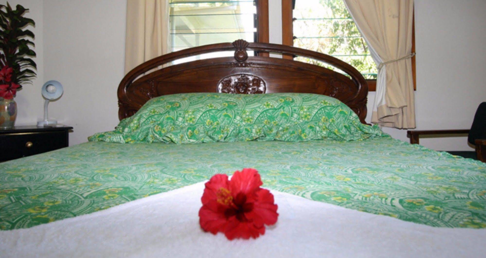 Lynn'S Getaway Hotel Апіа Екстер'єр фото