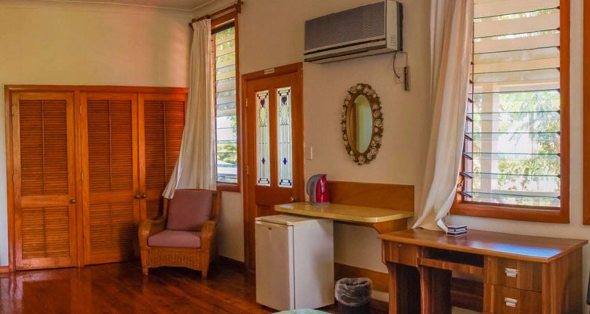 Lynn'S Getaway Hotel Апіа Екстер'єр фото
