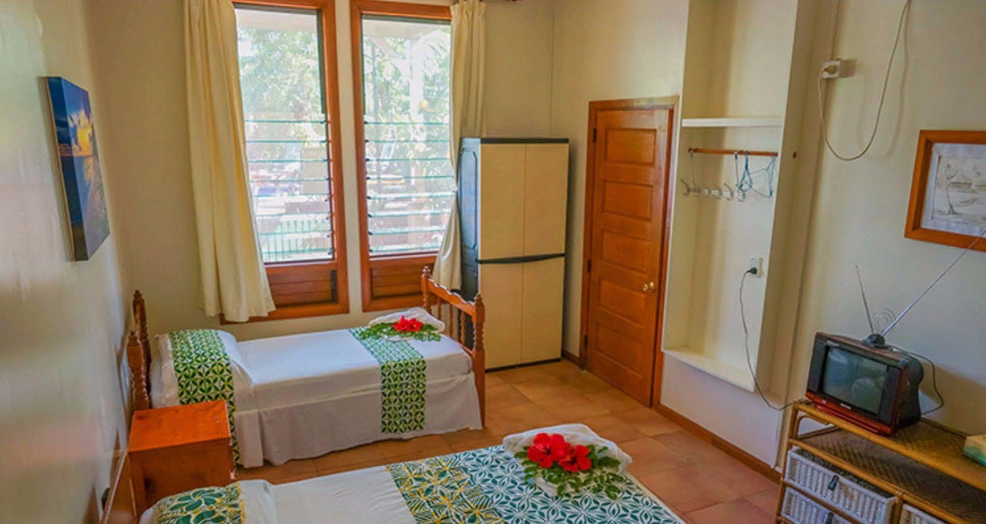 Lynn'S Getaway Hotel Апіа Екстер'єр фото